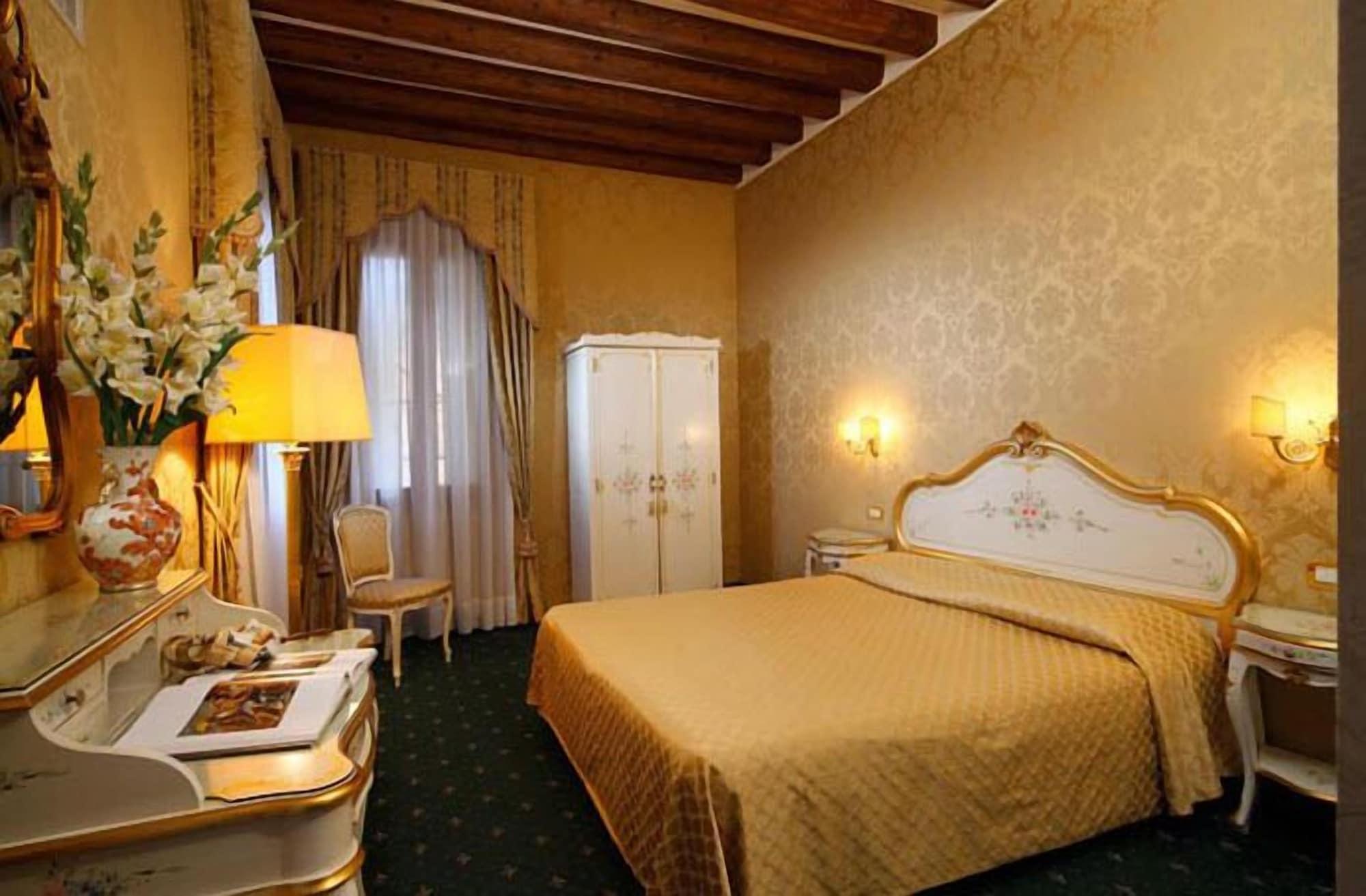 Hotel Castello Venecia Exterior foto